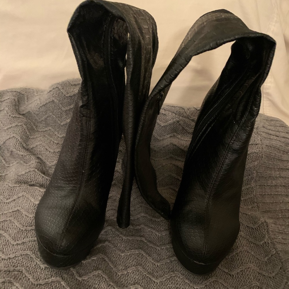 Black heeled boots